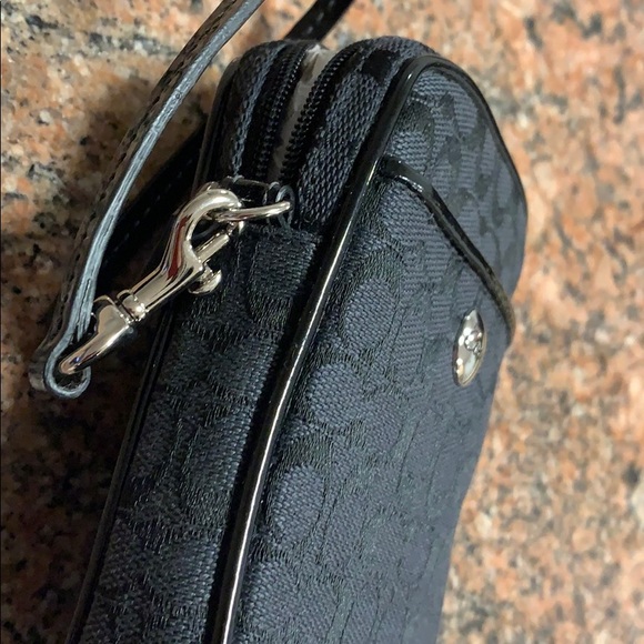 Authentic Coach Phone Wristlet - Picture 7 of 7